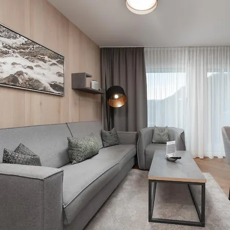 A Casa Elements