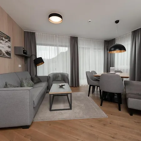 A Casa Elements
